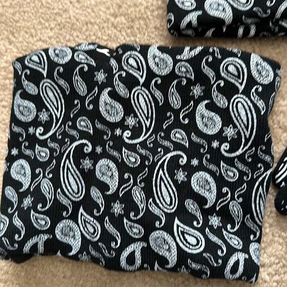 3 piece beanie gloves and scarf - Picture 6 of 9